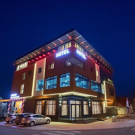 Garnet Hotel & Event Centar Ruma Exteriör bild