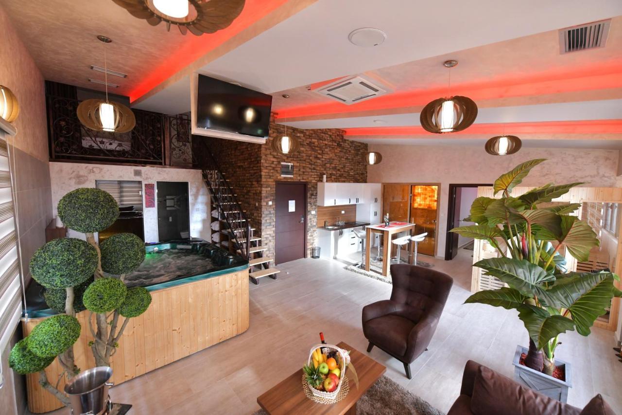 Garnet Hotel & Event Centar Ruma Exteriör bild