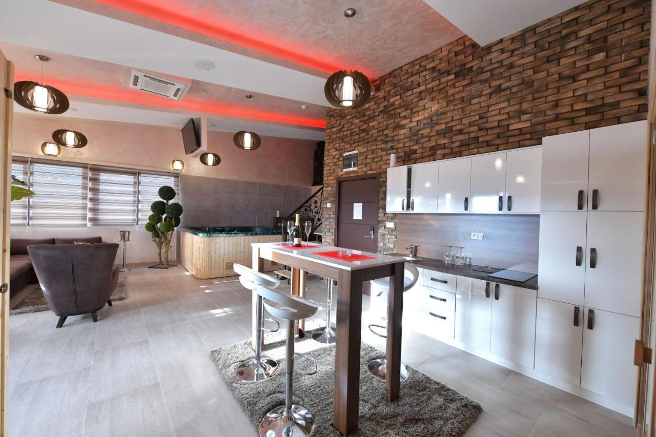Garnet Hotel & Event Centar Ruma Exteriör bild