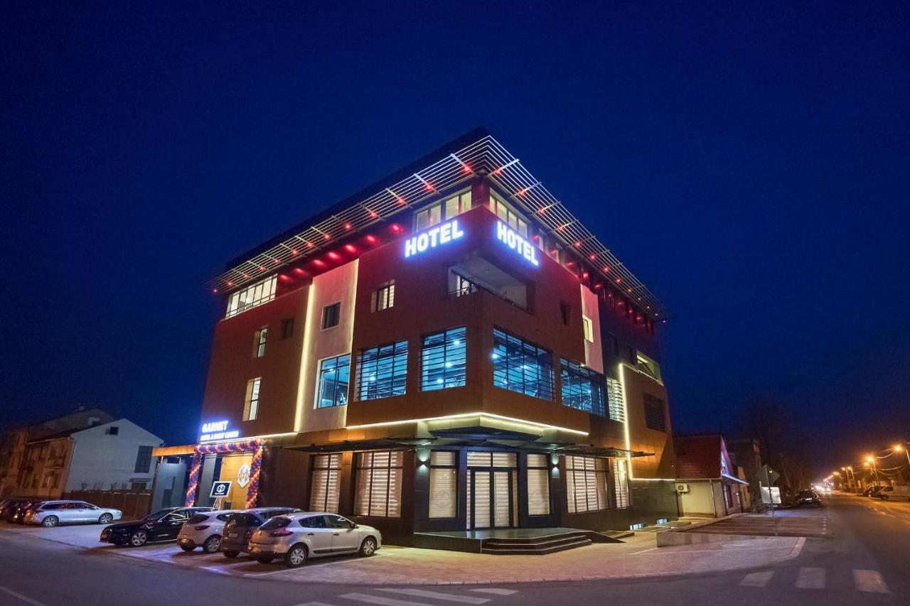 Garnet Hotel & Event Centar Ruma Exteriör bild