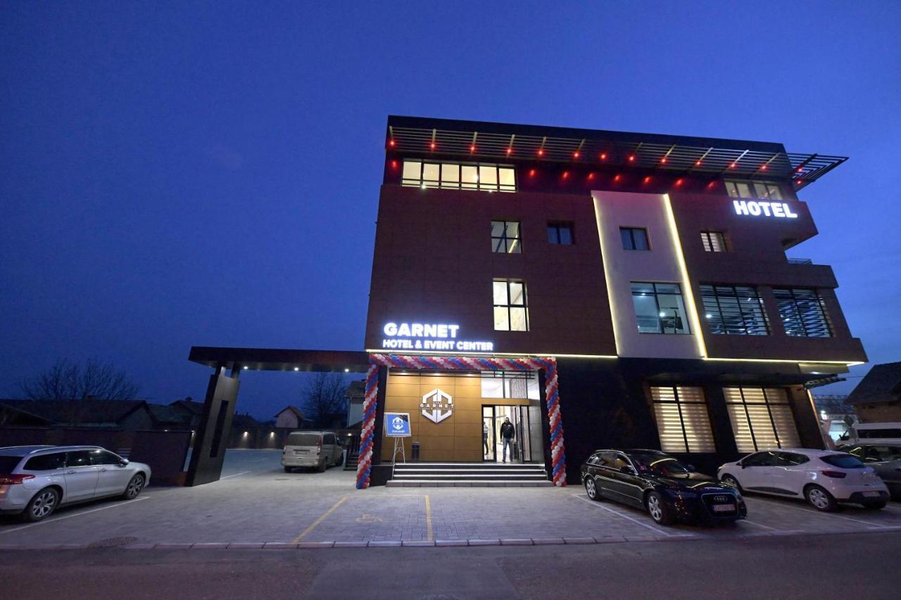 Garnet Hotel & Event Centar Ruma Exteriör bild