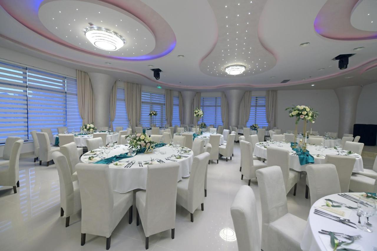 Garnet Hotel & Event Centar Ruma Exteriör bild