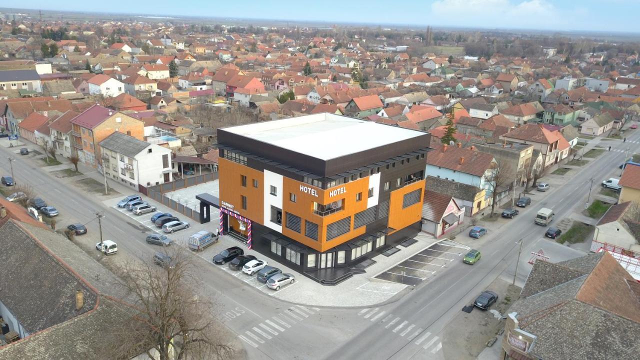 Garnet Hotel & Event Centar Ruma Exteriör bild